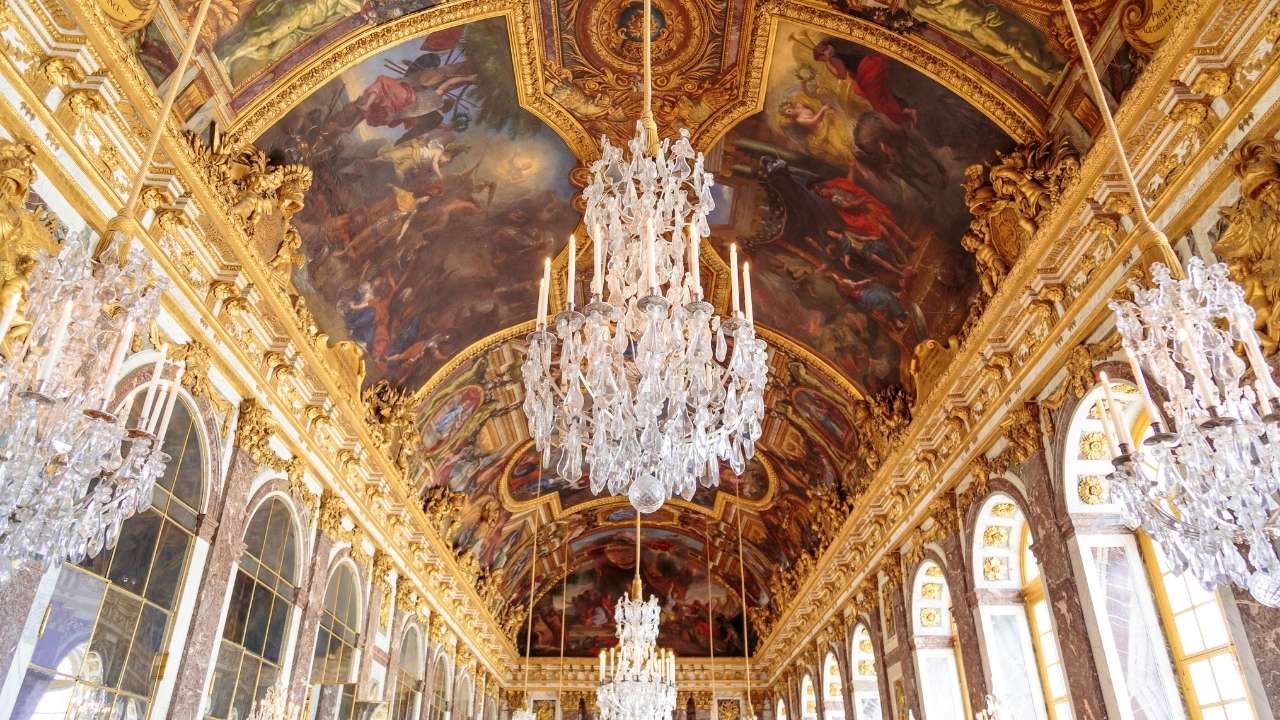 ceiling with chandeliers